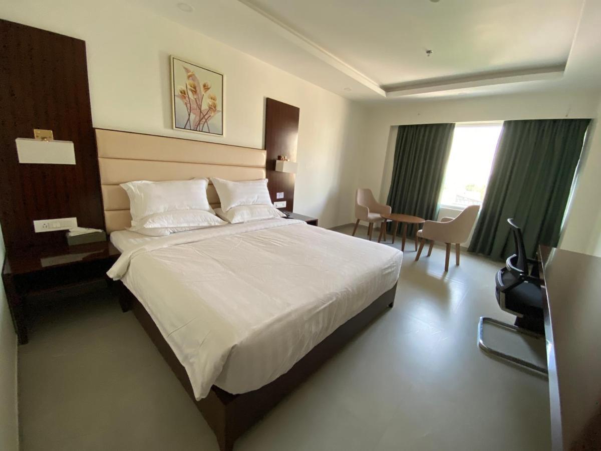 Apricot Hotel , אחמדאבאד מראה חיצוני תמונה