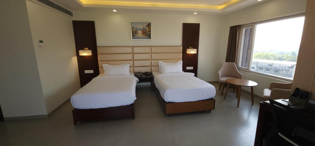 Apricot Hotel , אחמדאבאד מראה חיצוני תמונה